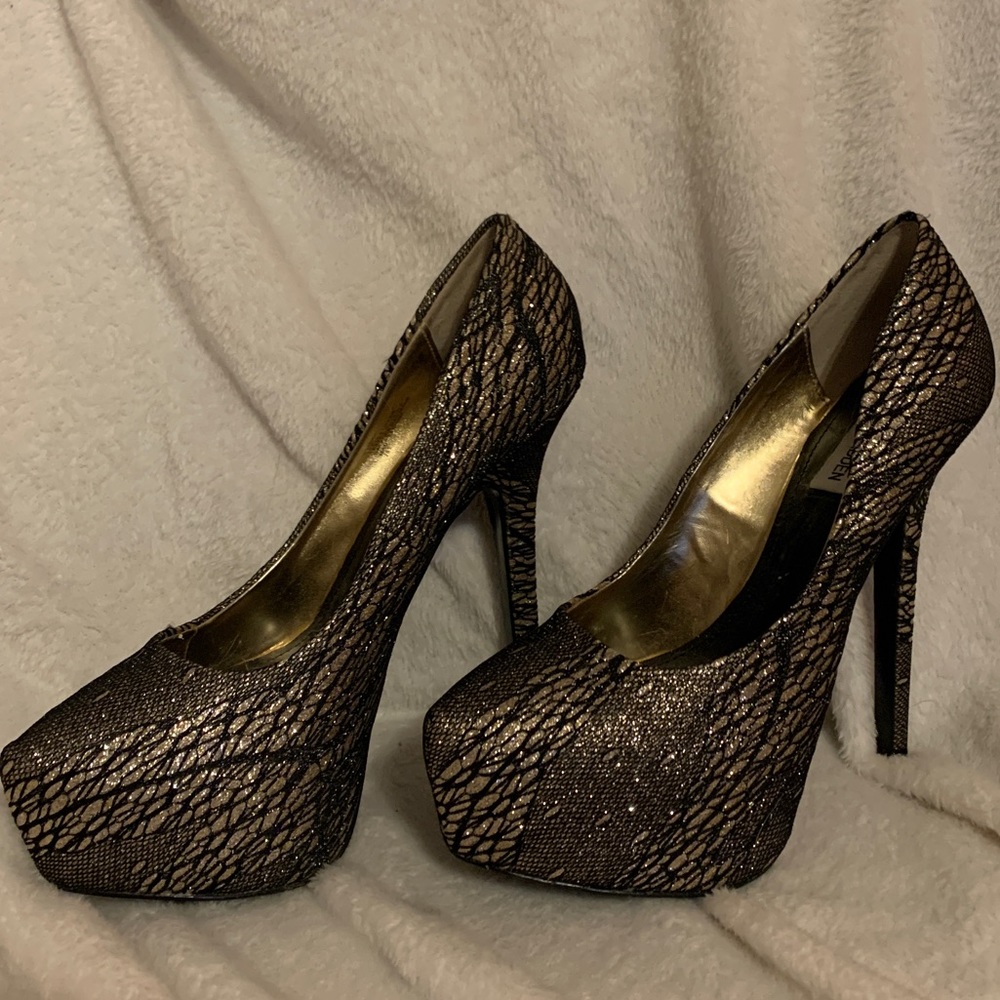 MUST GO!! LOWEST PRICE EVER!! Steve Madden Black Lace over Gold ultrahig…